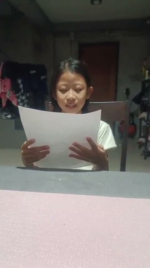 นักเรียนอ่านออกเสียงใบงานนอกเวลาเรียน